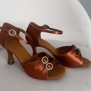 Ballroom Latin shoes for ladies! UK 3.